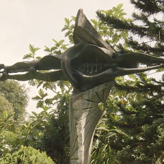 Escultura El Prometeo Encadenado en el campus