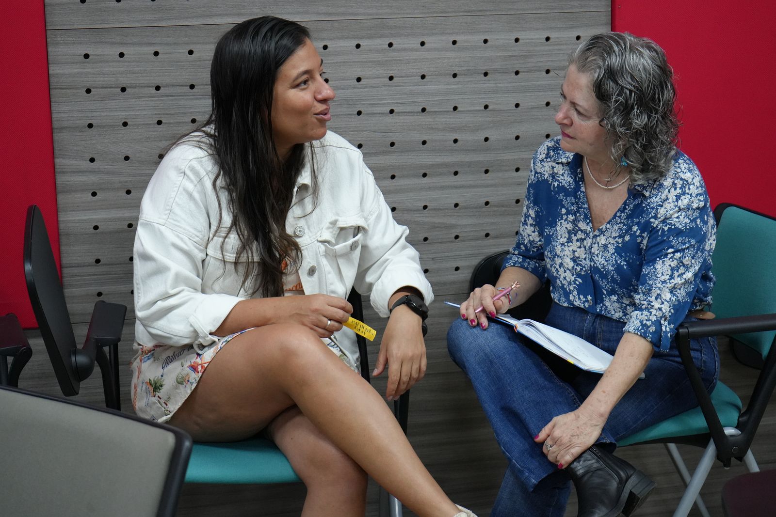 Conversación entre dos participantes del programa